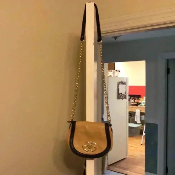 Emma Fox two-toned saddle crossbody bag. - Picture 2 of 10